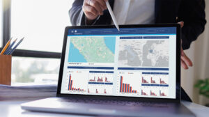 Dashboard Urban Analytics Confcommercio con mappe e grafici sui flussi pedonali e sulla provenienza dei visitatori nelle città