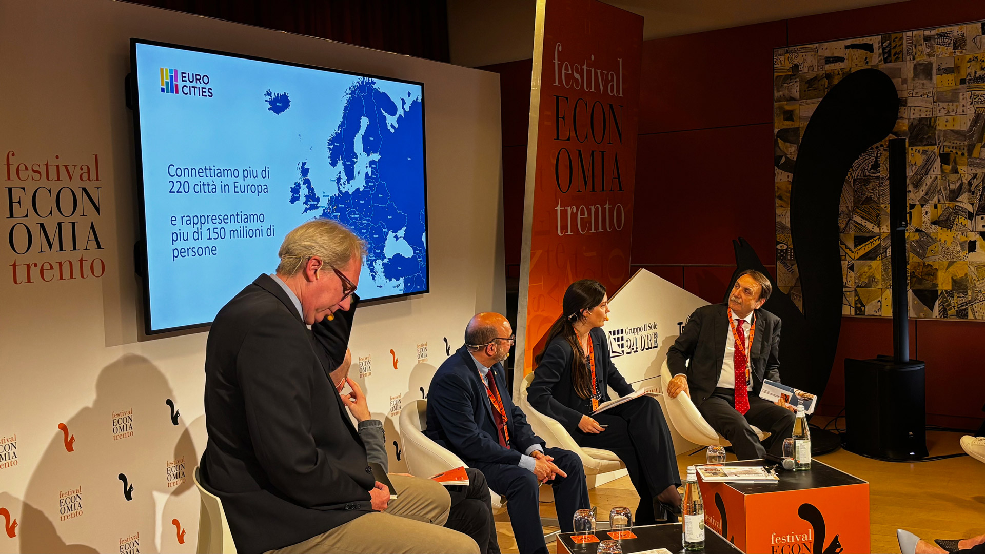 Eleonora Orso, responsabile delle politiche per lo sviluppo economico di Eurocities, presenta la rete delle città europee al panel del Festival dell'economia di Trento, 20 maggio 2026