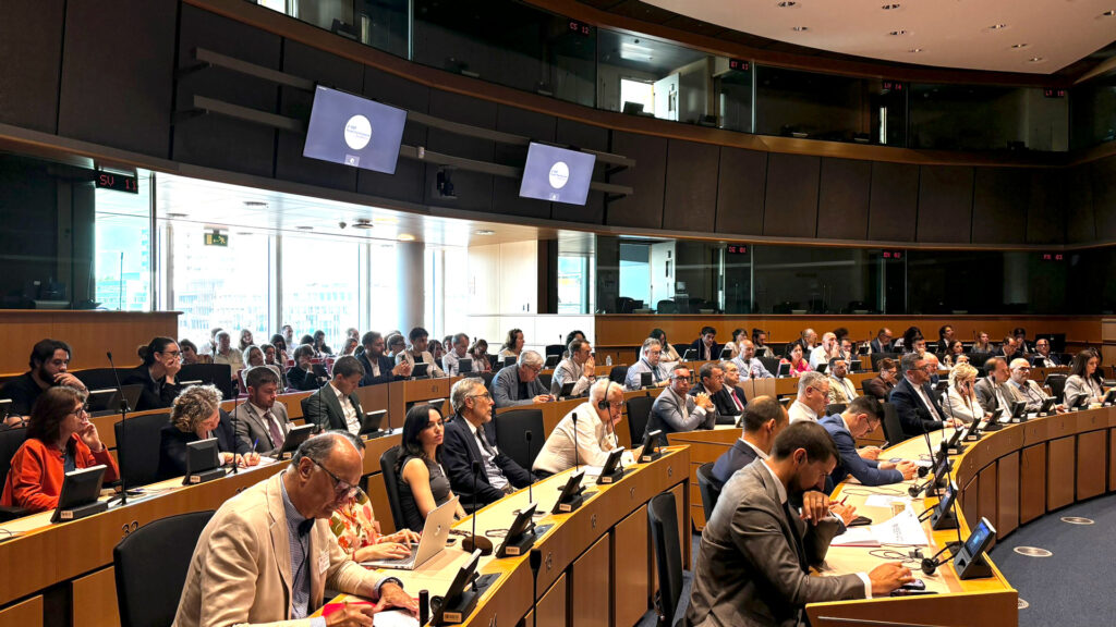 Sala del Parlamento europeo durante il convegno Confcommercio sulle città, 24 giugno 2026